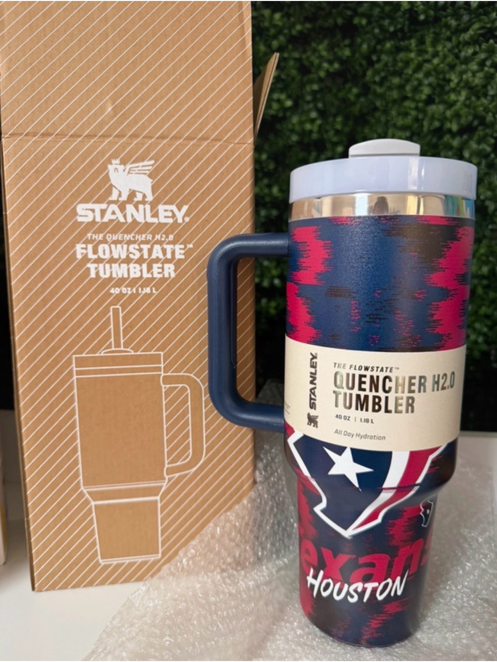 Stanley Quencher H2.0 Tumbler - Red & Navy with White Accents